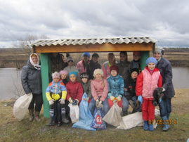 Эта команда убирала улицы п. Денежкино